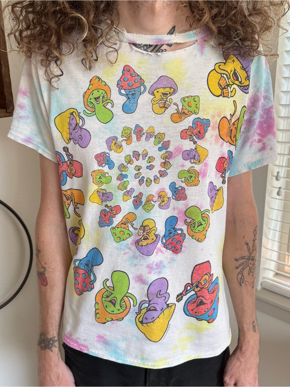 Distressed Mushroom Tie Dye Graphic Tee Spiral Shrooms Liquid Blue ~ Size Medium